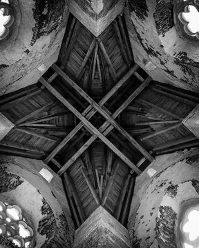 Sklepienie, sufit dawnego kościoła, świątyni miejsce kultu religijnego, architektura 