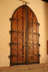 wnętrze kościoła, katedra w Stargardzie stare drzwi  © MR. Stanek