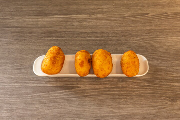croquetes characterized by being small portions of dough
