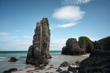 A high cliff in a rocky sea cove in the north of the Isle of Lewis. Garry Beach, Isle of Lewis, Scotland, UK