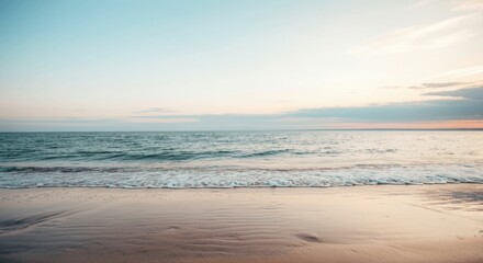Obraz premium Serene sunset at the tranquil beach with gentle waves
