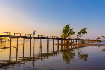 
The beauty of the wooden bridge scenery on Koh Mak and you can dive to see corals, beautiful sandy beaches and many other activities. Located in Koh Kood District, Trat. 