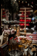 Decorazioni e regali natalizi in un mercatino a Stoccolma