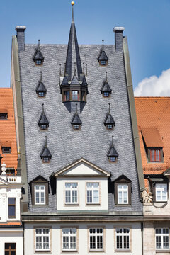 Leipzig, einzigartiges Dach des Baarmann&acute;s Hauses mit den vielen Gauben und dem Seumet&uuml;rmchen
