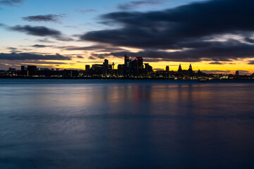 Obraz premium City of Liverpool skyline at sunrise
