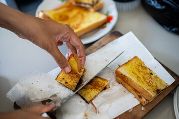 The sandwiches look so delicious and are still warm after being toasted in the frying pan.