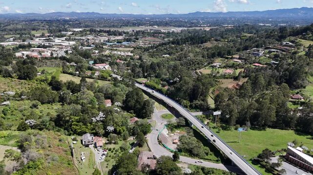 video a&eacute;reo realizado en el sector de Sajonia, Rionegro, Colombia; cerca al aeropuerto Jos&eacute; Mar&iacute;a Cordova y al t&uacute;nel de Oriente que comunica a Medell&iacute;n con el terminal a&eacute;reo.
