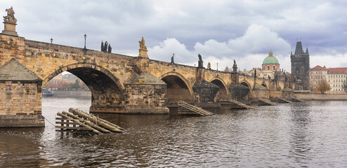 Obraz premium Old Charles Bridge crossing the Vltava River in the UNESCO city of Prague, Czechia.
