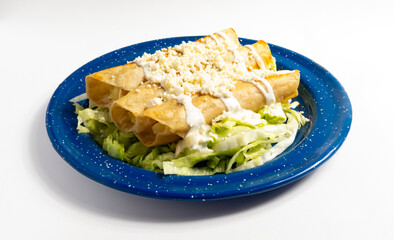 Cena mexicana de tacos dorados
