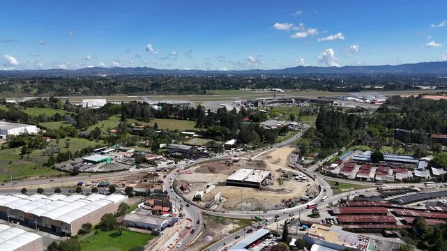 video a&eacute;reo realizado en el sector de Sajonia, Rionegro, Colombia; cerca al aeropuerto Jos&eacute; Mar&iacute;a Cordova y al t&uacute;nel de Oriente que comunica a Medell&iacute;n con el terminal a&eacute;reo.
