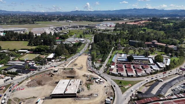 video a&eacute;reo realizado en el sector de Sajonia, Rionegro, Colombia; cerca al aeropuerto Jos&eacute; Mar&iacute;a Cordova y al t&uacute;nel de Oriente que comunica a Medell&iacute;n con el terminal a&eacute;reo.
