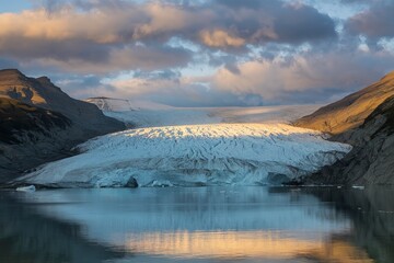 Fototapeta premium A photo of a majestic glacier illuminated by the bright golden evening sun