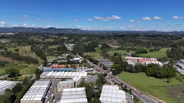 video a&eacute;reo realizado en el sector de Sajonia, Rionegro, Colombia; cerca al aeropuerto Jos&eacute; Mar&iacute;a Cordova y al t&uacute;nel de Oriente que comunica a Medell&iacute;n con el terminal a&eacute;reo.
