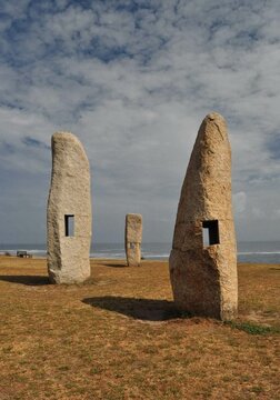 Menhires por la paz en el Campo da Rata en A Coru&ntilde;a, Galicia