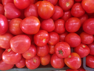 A LOT OF TOMATOES IN THE SUPERMARKET