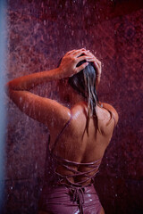 Obraz premium Rear view of a woman under the shower.
