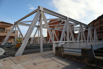 Puente de acero en Alhama de Aragón. Zaragoza.