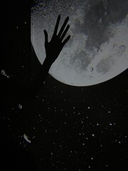 hand and moon © Giorgia