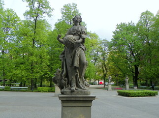 Obraz premium Poland, Warsaw, Saxon Garden, rococo sandstone statue Astronomia (Astronomy)