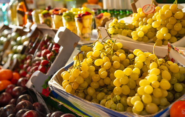Generated imBoxes of fruit at the market. Ripe grapes in a cardboard boxage
