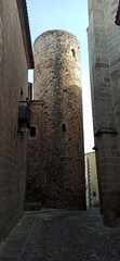 Torre en callejón de cáceres.