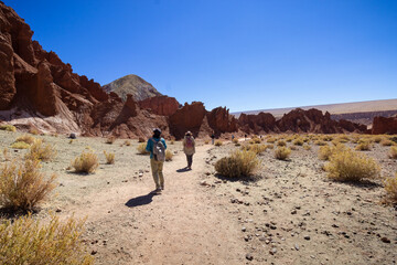 Recorriendo Valle Arco Iris en el desierto de Atacama, Chile