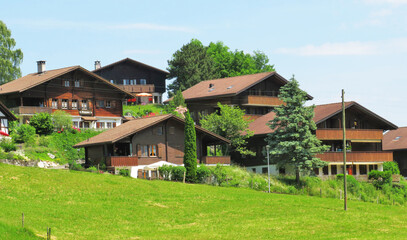 Traditional rural architecture and family livestock farms on the shores of Lake Lungern - Canton of Obwald, Switzerland (Traditionelle Architektur am Ufer des Lungernsees - Schweiz)