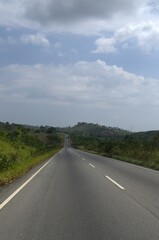 Encontramos muchas vias de comunicacion en Barinas desde caminos de tierra hasta modernas autopistas,que son utilizadas para el comercio y el turismo.