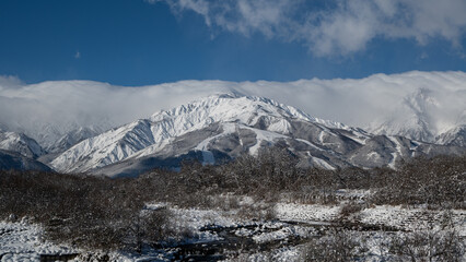 清流と雪の北アルプス　長野県白馬村