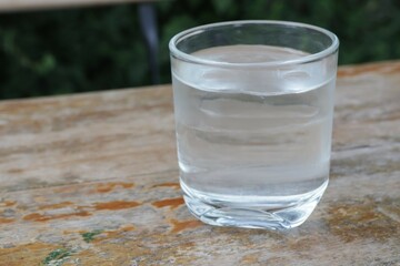 glass of water with ice