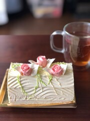 バタークリームケーキと紅茶