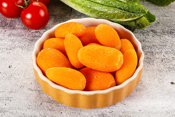 Small baby mini organic carrot