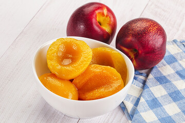 Canned peaches with sweet syrope
