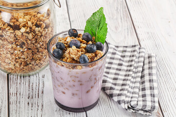 Granola with blueberry and yoghurt