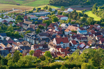 Blick vom NSG Haarberg auf die historische Altstadt von Euerdorf, Landkreis Bad Kissingen, Unterfranken, Bayern, Franken, Deutschland