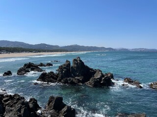 바다와 바위와 하늘