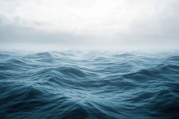 Fototapeta premium Calm ocean waves under a cloudy sky.