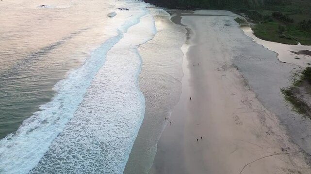 4k footage of the beach atmosphere in the afternoon