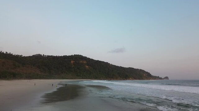 4k footage of the beach atmosphere in the afternoon