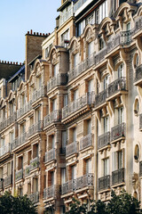 Obraz premium Paris, France - 15 July 2021: Historic Haussmannian buildings in the 7th arrondissement near the Eiffel Tower