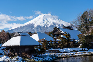 忍野八海から見る冬の富士産の風景