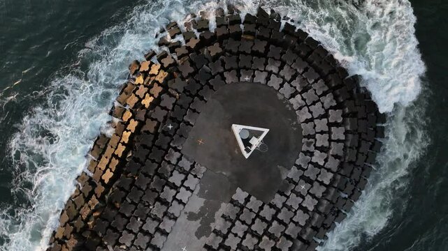 Faro de entrada al puerto en Portugal