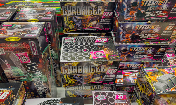 Verkauf von Weco und Comet Silvester Feuerwerk in einem Supermarkt