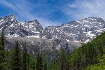 Fototapeta premium Snow view of Siguniang Mountain, Shuangqiao Valley, Aba, Sichuan Province, China