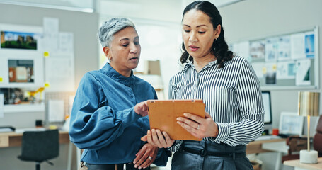 Obraz premium Architects, women and tablet discussion with agency, planning and meeting for creative partnership. Mentor, employee and engineering for blueprint, brainstorming or problem solving for startup office