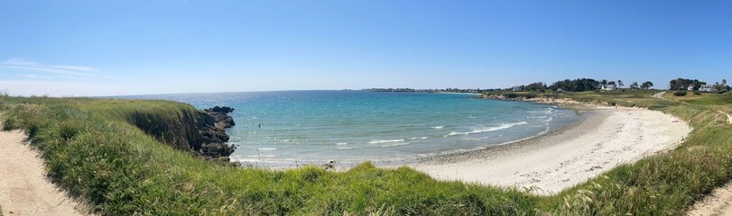 Le long de la c&ocirc;te &agrave; Raguenez en Bretagne Cornouaille Finist&egrave;re France	