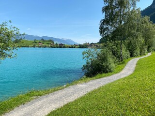 Promenade along Lake Lungern or recreational trails along the natural reservoir Lungernsee - Canton of Obwald, Switzerland (Spazierwege entlang des Lungererses - Kanton Obwalden, Schweiz)