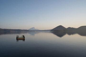 洞爺湖の中島と夕焼けの青空と雪の残る羊蹄山