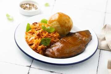Beed steak with gravy, cabbage and dumpling