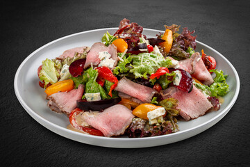 Roast beef salad with cherry tomatoes and orange